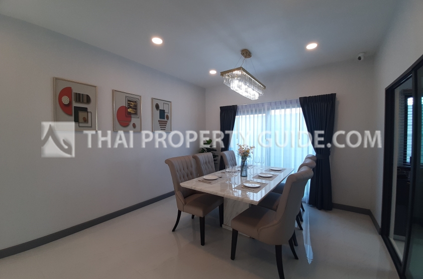 House with Shared Pool in Bangnatrad 